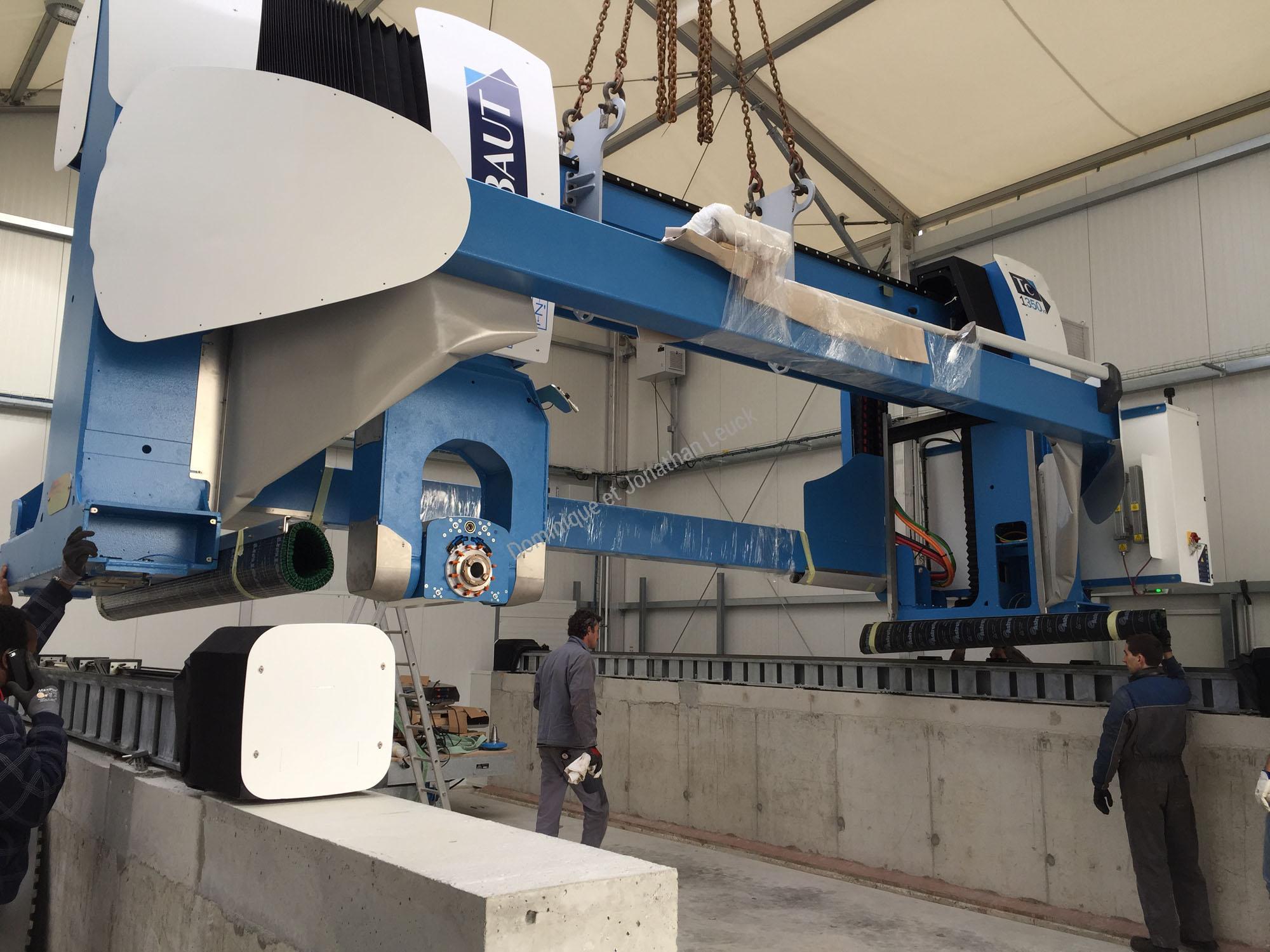 Acquisition le 08 Décembre 2014 d'une débiteuse à commande numérique 5 axes