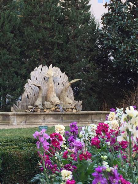 Fontaine aux Tritons sur-mesure en pierre d'Estaillades à Aix en Provence