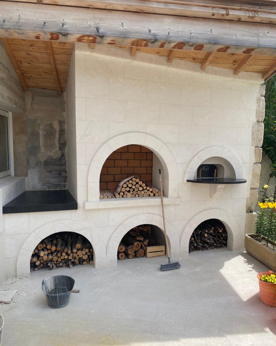 Barbecue et son four à pizza sur-mesure en Pierre d'Estaillade à Beaucaire