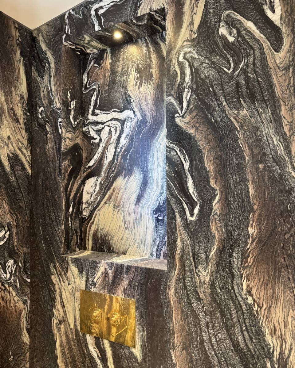 Salle de bain en Marbre Cipolino à Saint Tropez