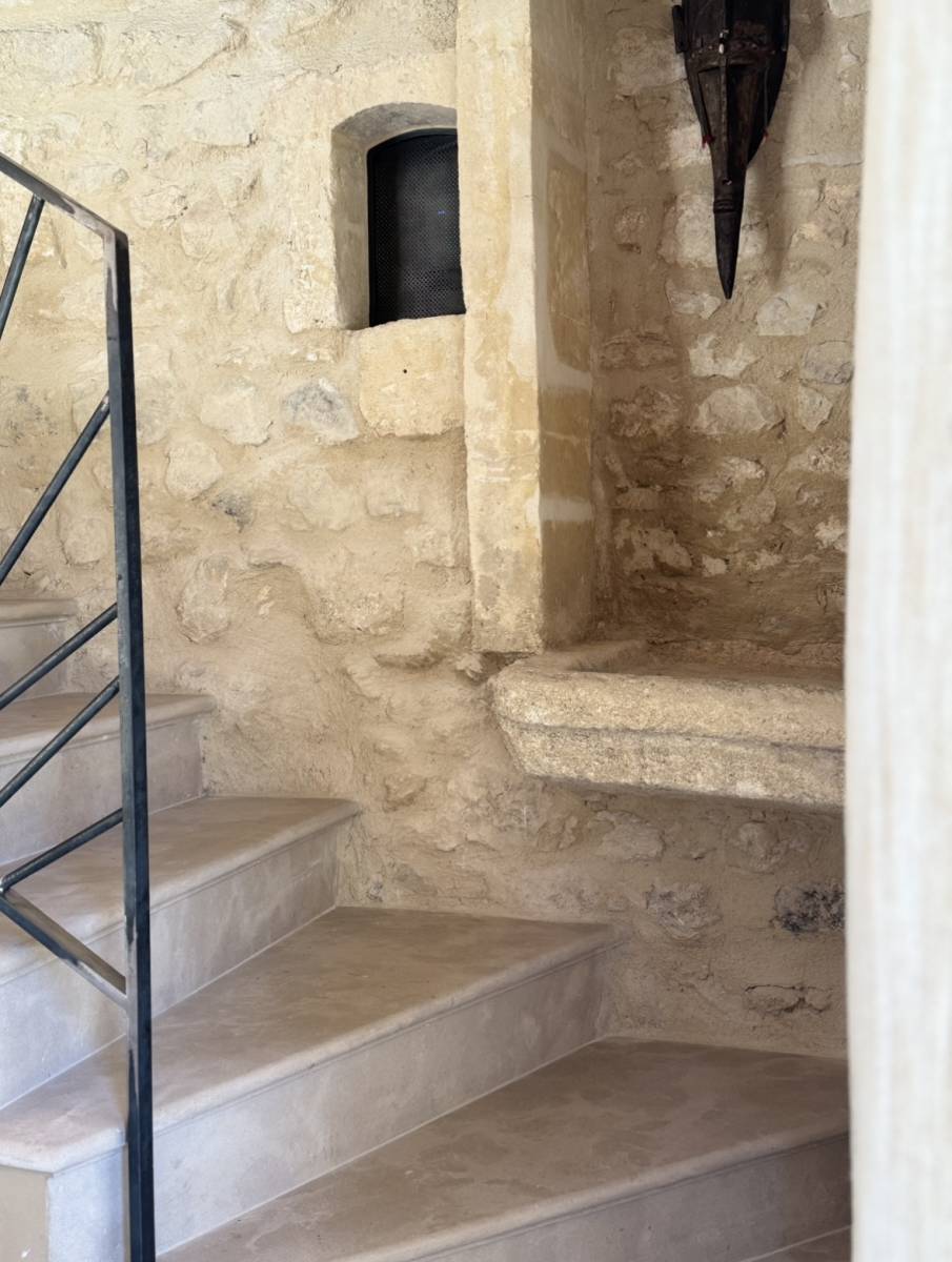 Escalier en Pierre d'Atlas à Mouriès