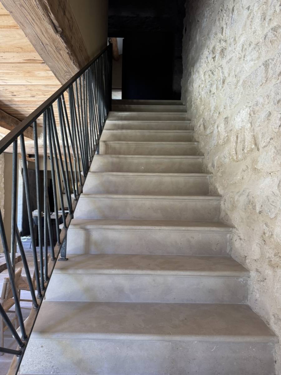 Escalier en Pierre d'Atlas à Mouriès