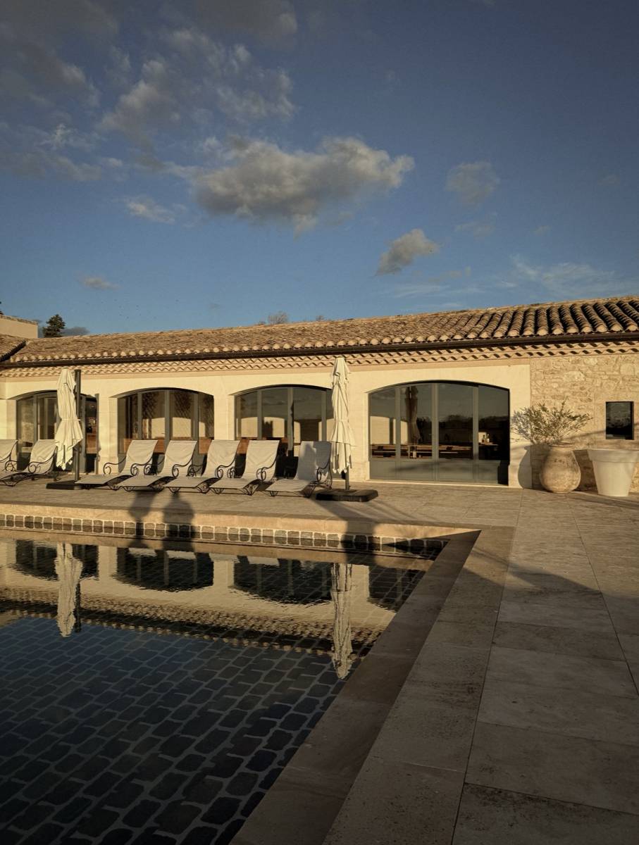 Encadrements et margelles en Pierre et Granit au Mas de Rey à Arles