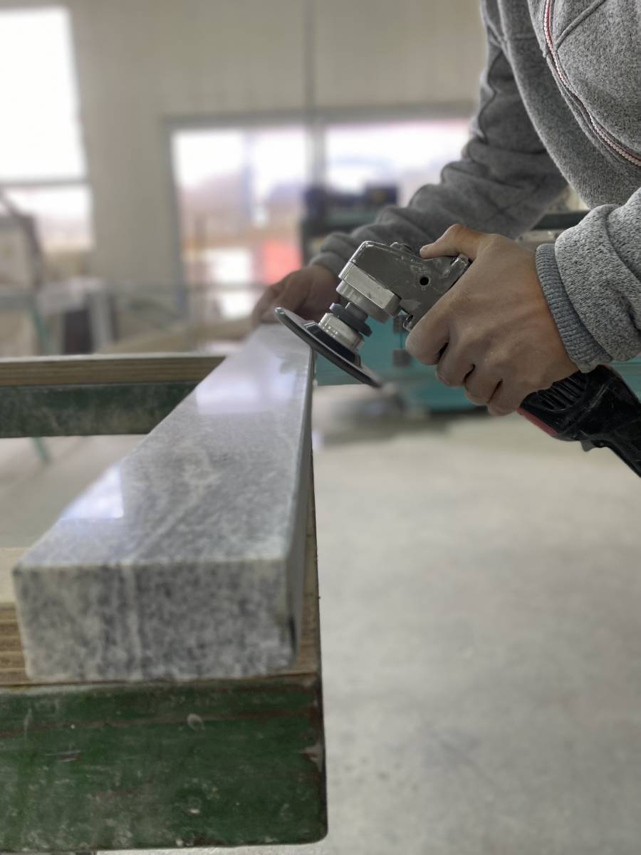 Réalisation et pose d'un pool house en granit piracema à beaucaire 