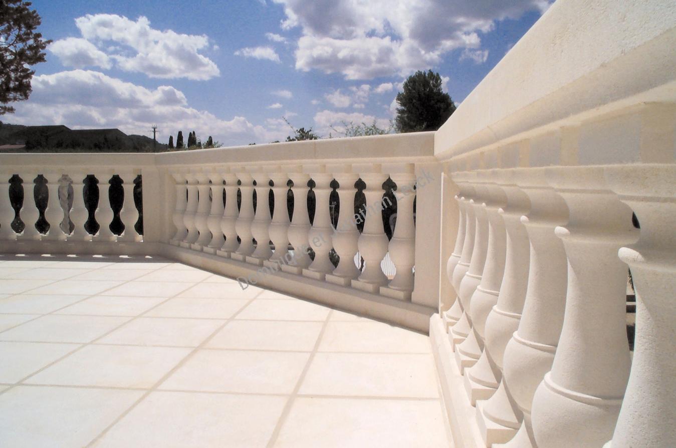 Balustrade de terrasse en pierre d'Estaillades