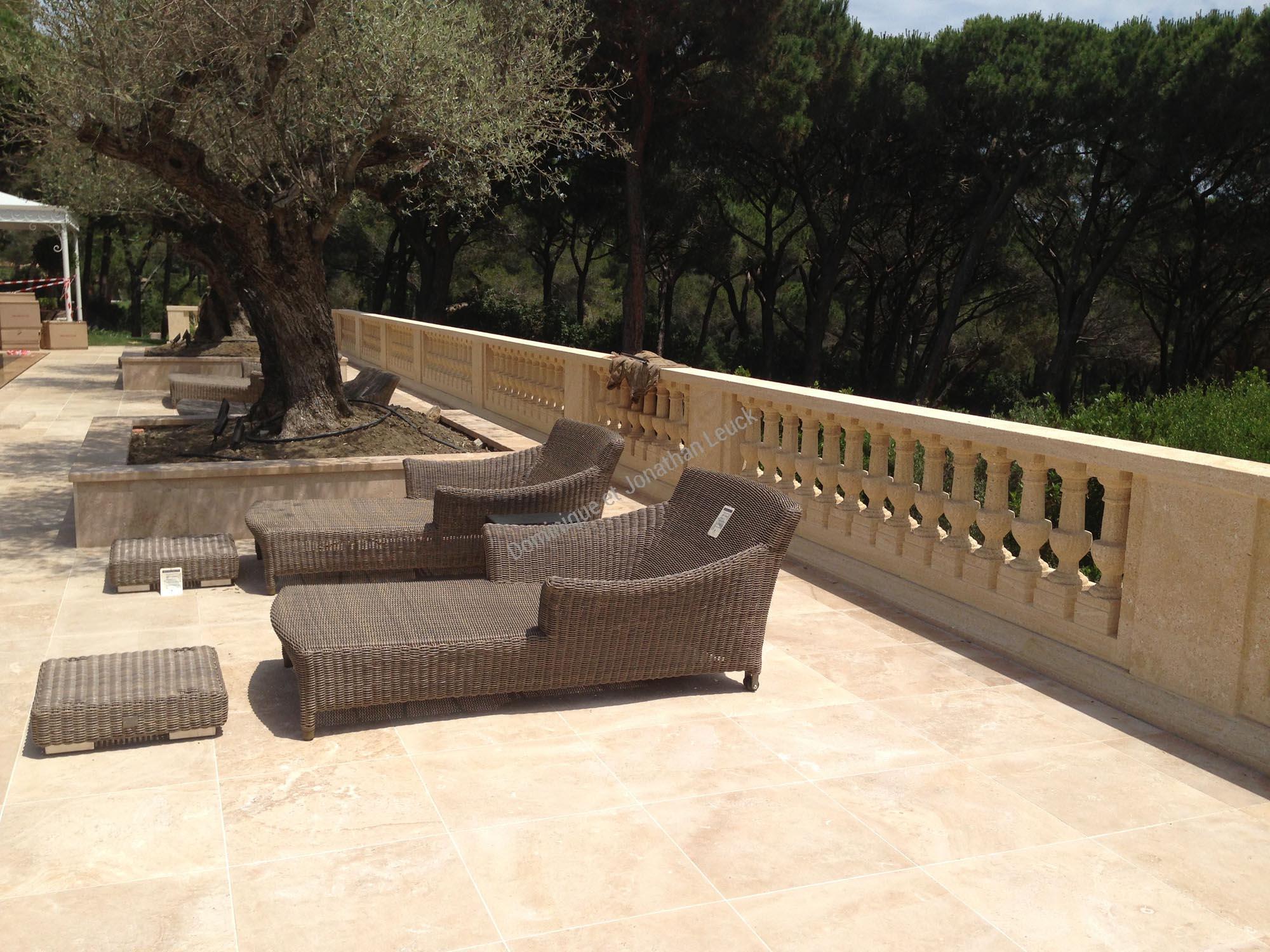 Balustrade en pierre du Gard