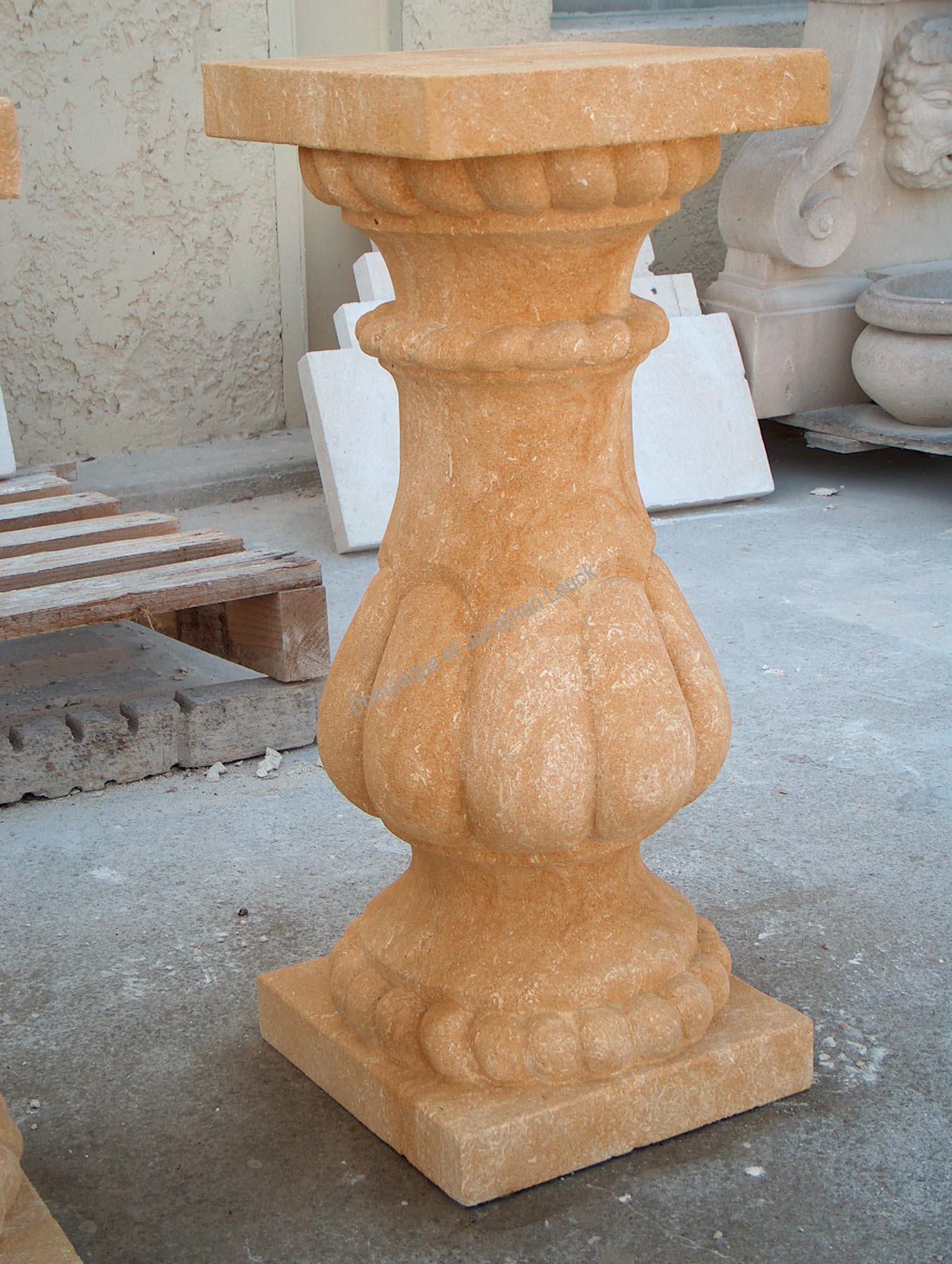 Balustre en pierre de Mauzens ou Estaillades