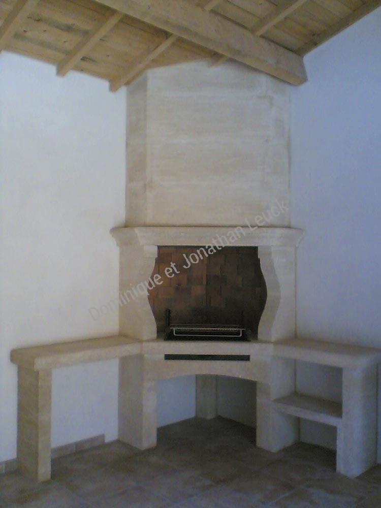 Aménagement cuisine extérieur en pierre