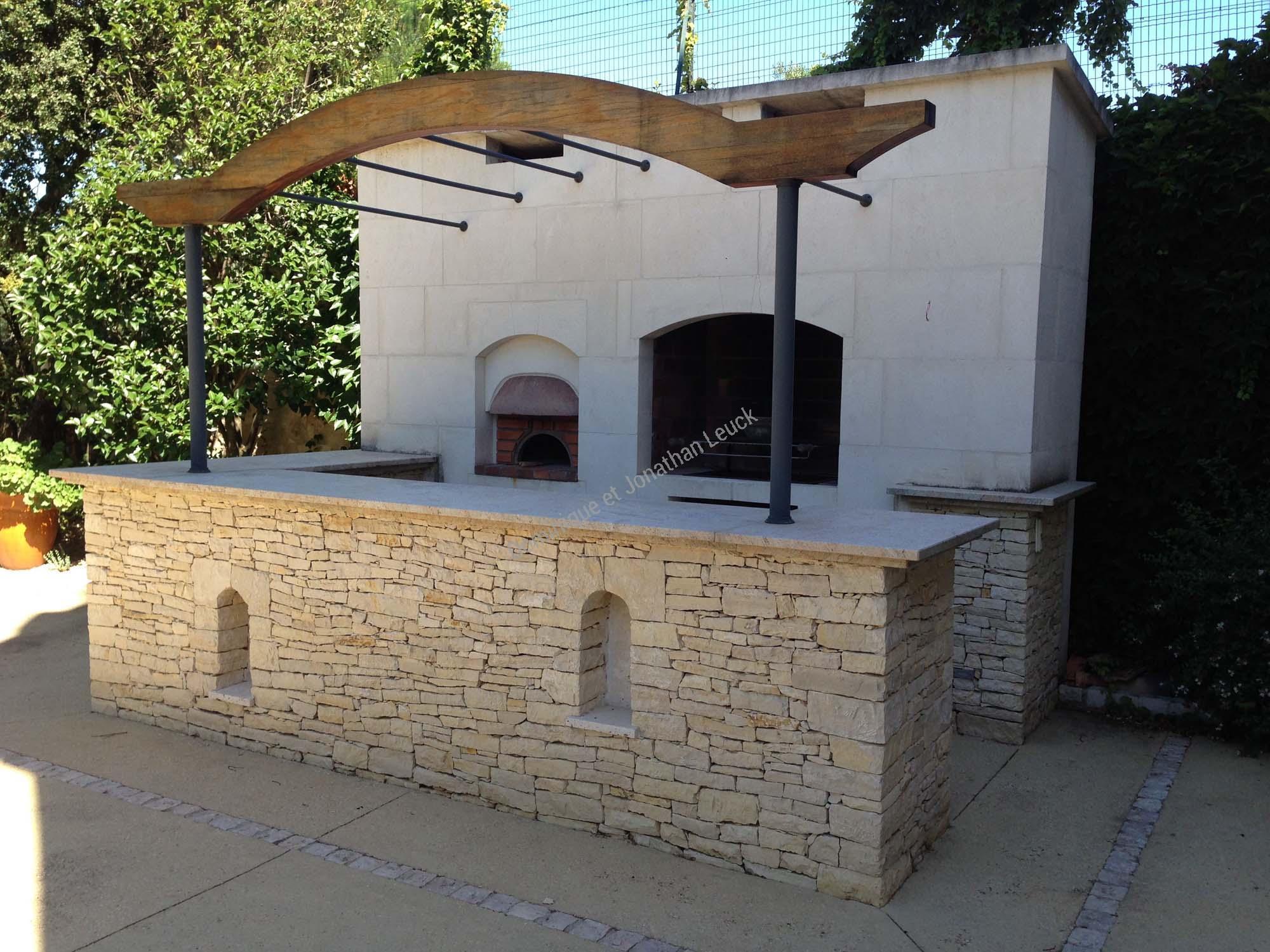 Aménagement barbecue en pierre, marbre ou granit