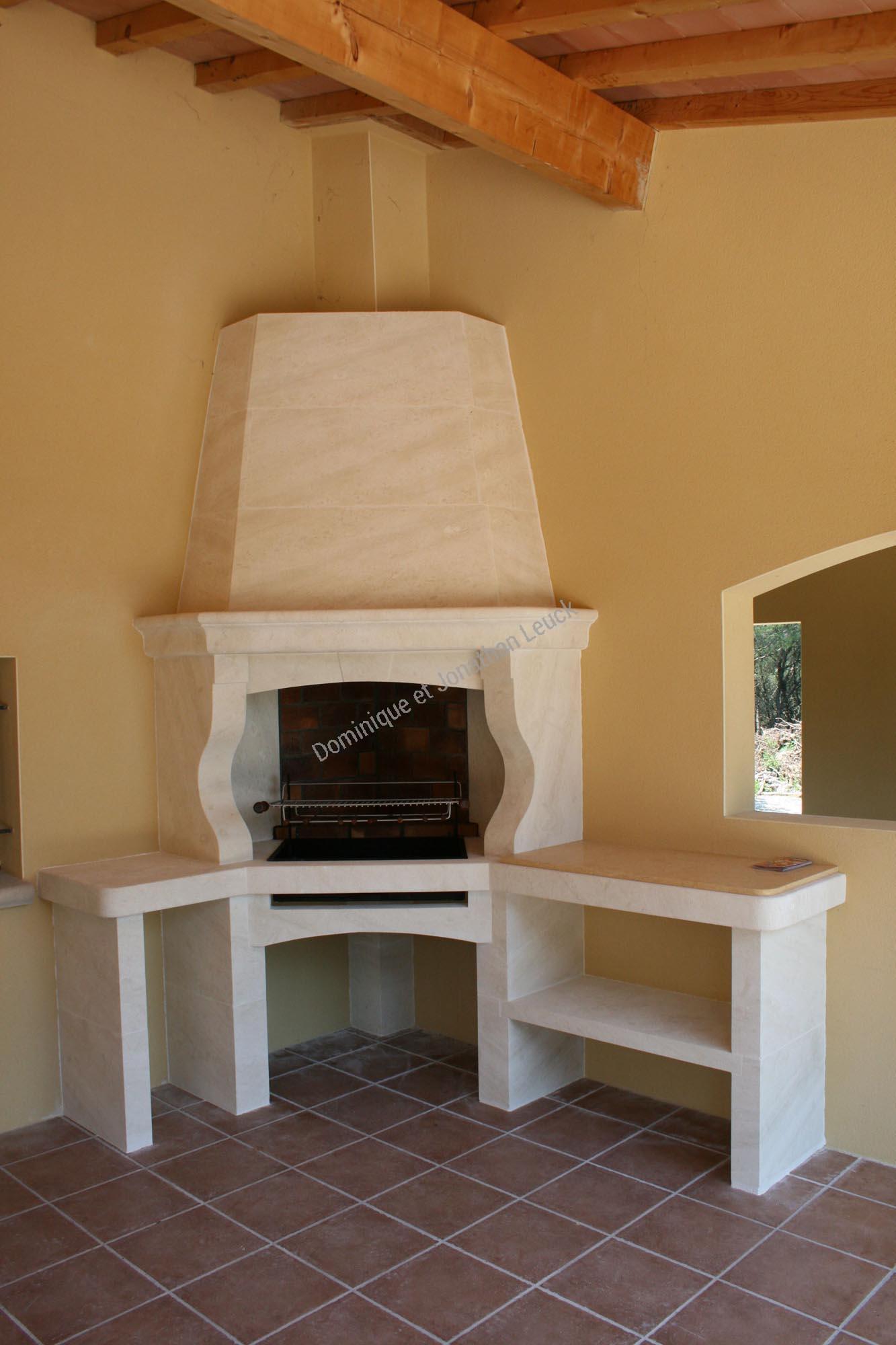 Aménagement cuisine extérieur en pierre