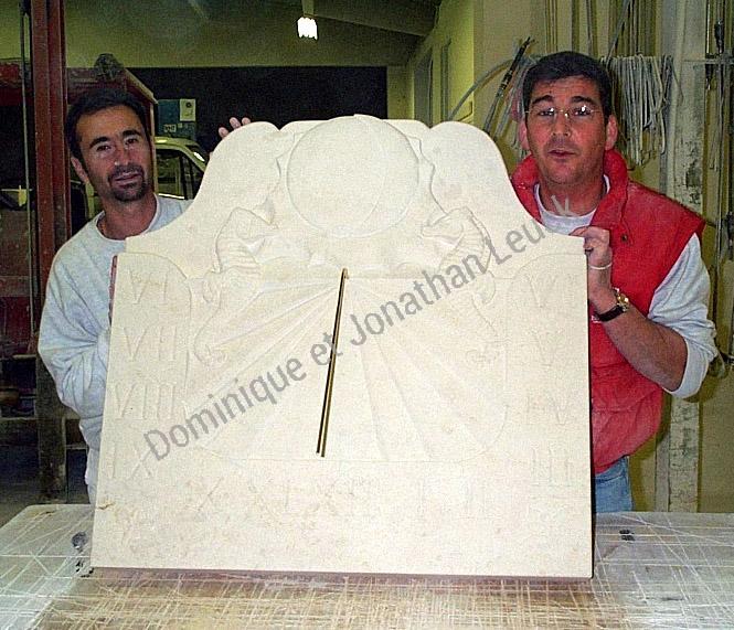 Cadran solaire en pierre de d'Estaillades