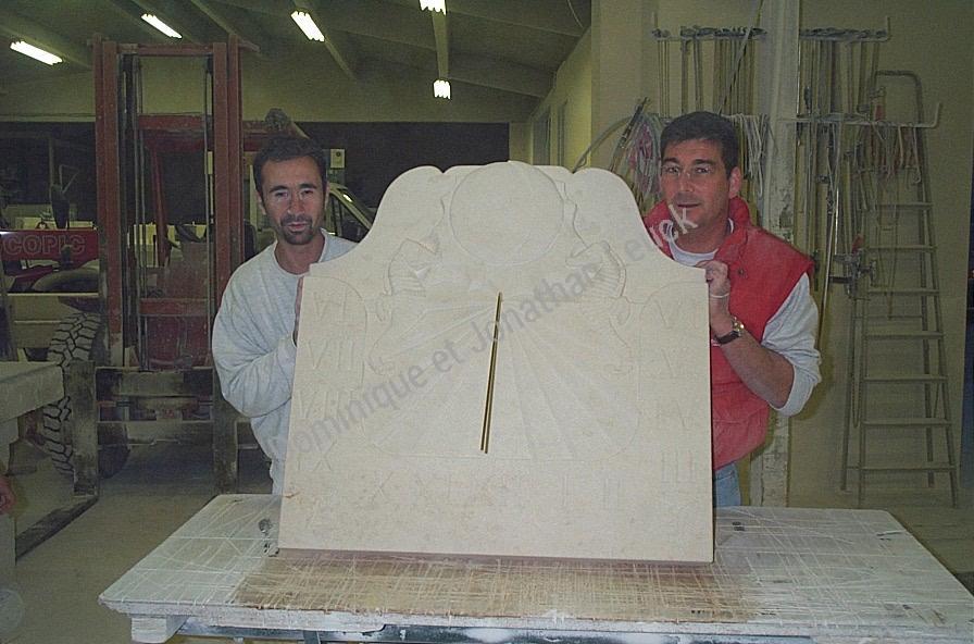 Cadran solaire en pierre de d'Estaillades