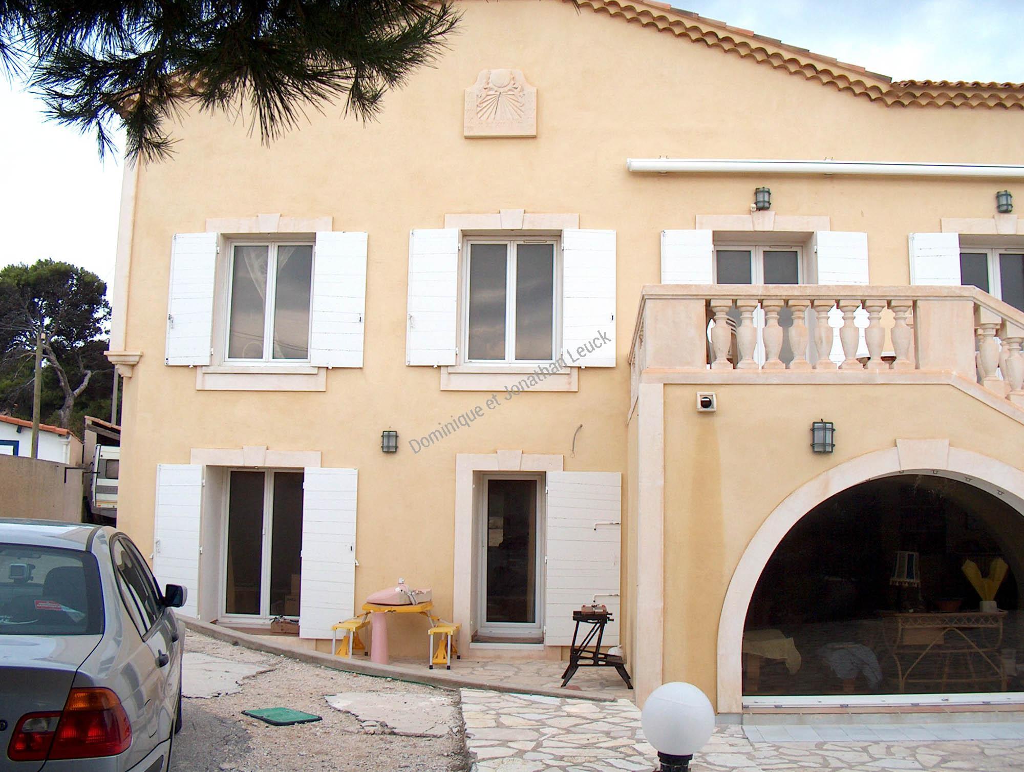 Cadran solaire en pierre de d'Estaillades