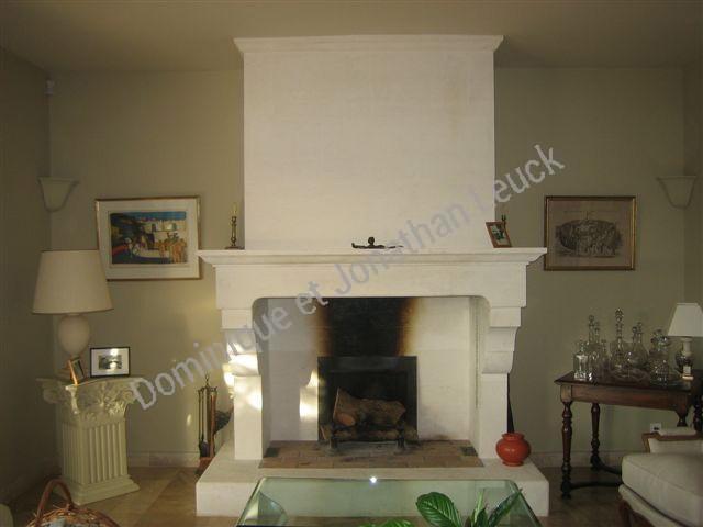 Cheminée et hotte en pierre d'Estaillades