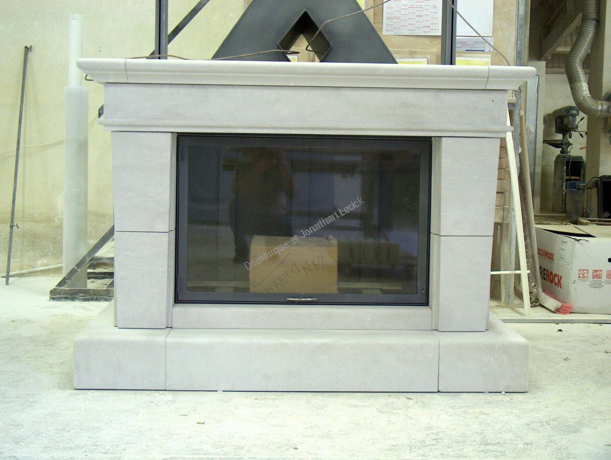 Cheminée avec foyer TOTEM Fire Frontal 1100