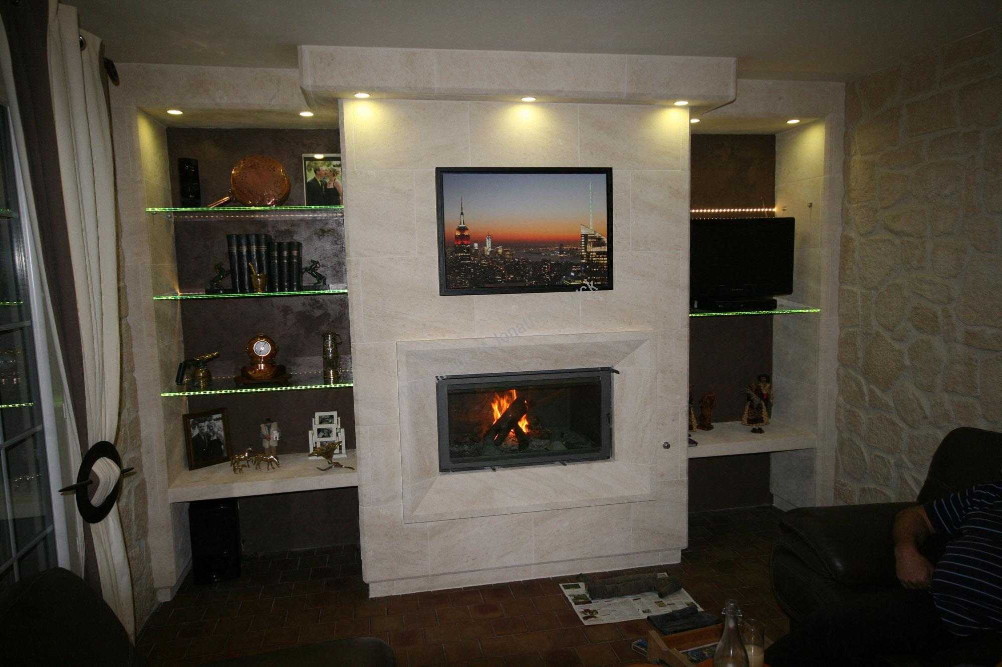 Cheminée en pierre d'Estaillades avec foyer Flaming