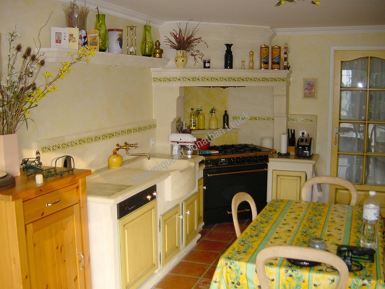 Cuisine en pierre blanche d'Estaillades