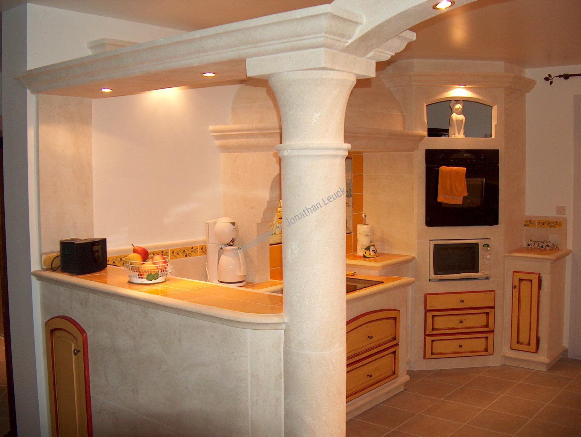 Cuisine en pierre blanche d'Estaillades