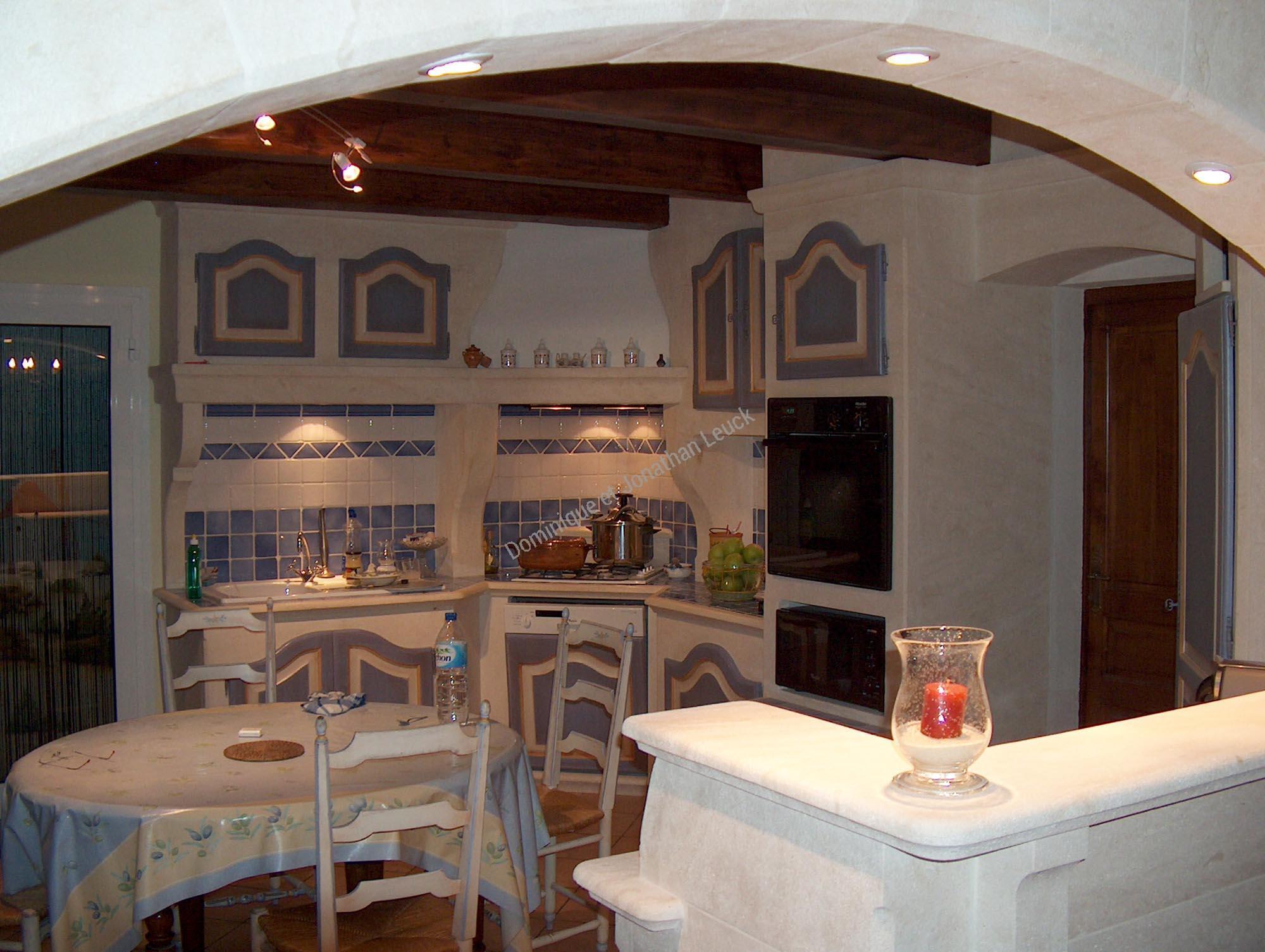 Cuisine en pierre blanche d'Estaillades