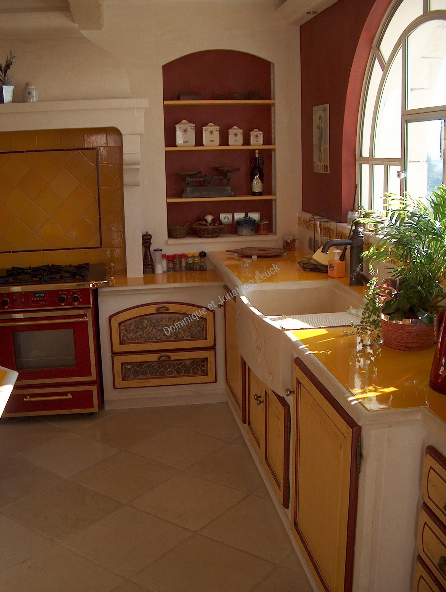 Cuisine en pierre blanche d'Estaillades