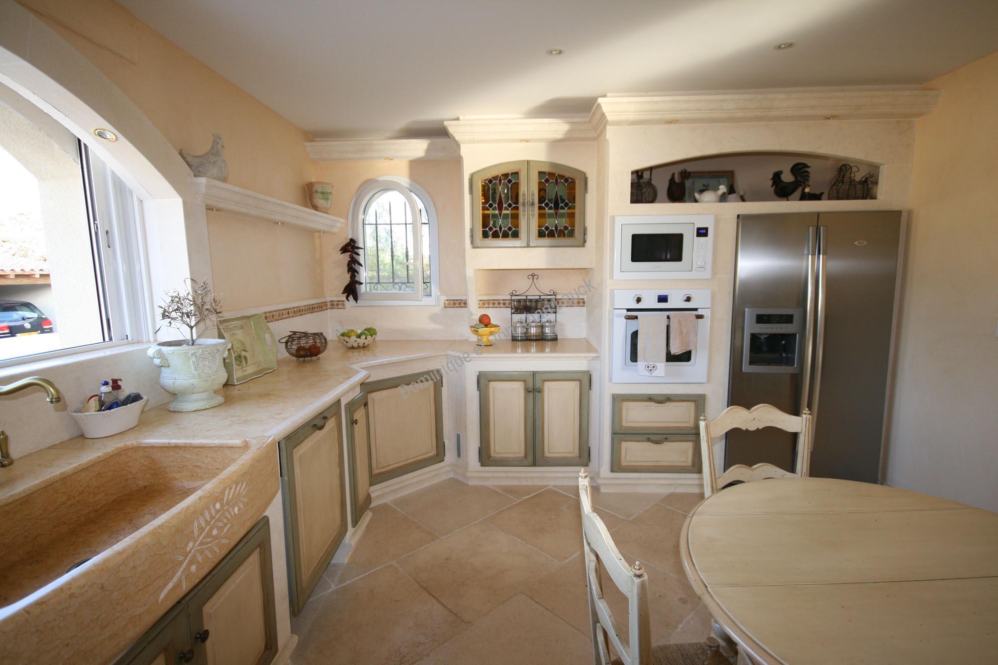 Cuisine en pierre blanche d'Estaillades