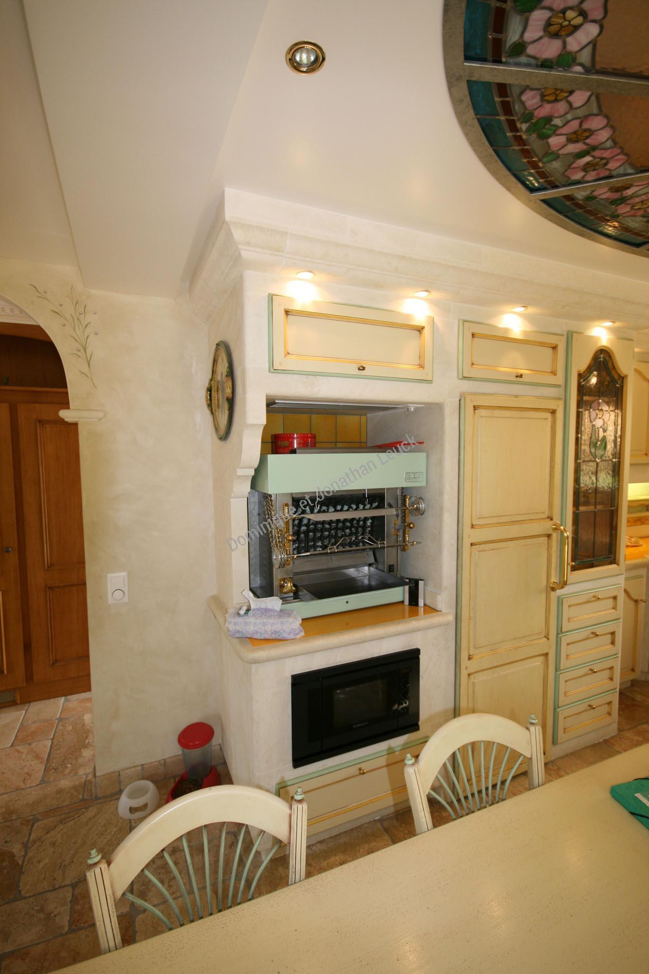 Cuisine en pierre blanche d'Estaillades