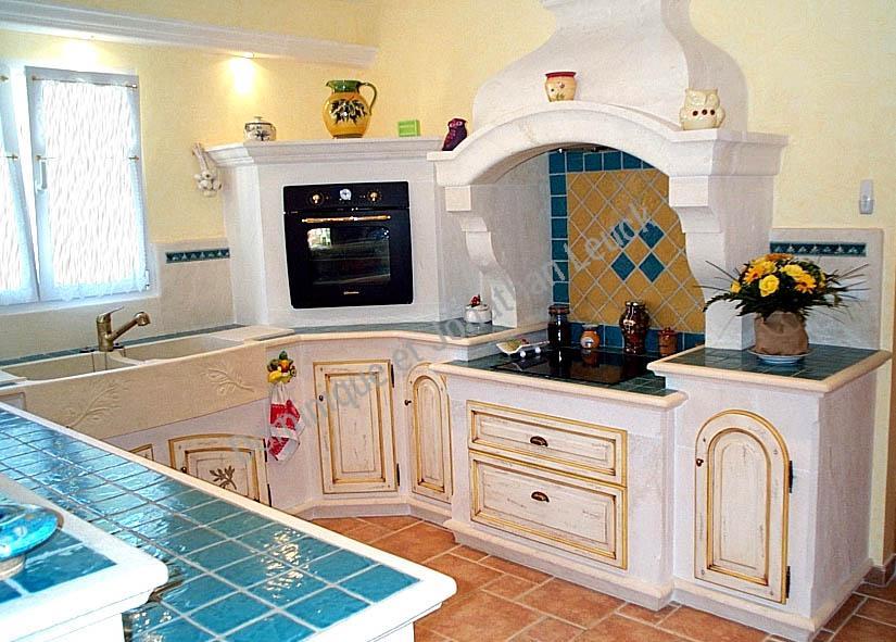 Cuisine en pierre blanche d'Estaillades