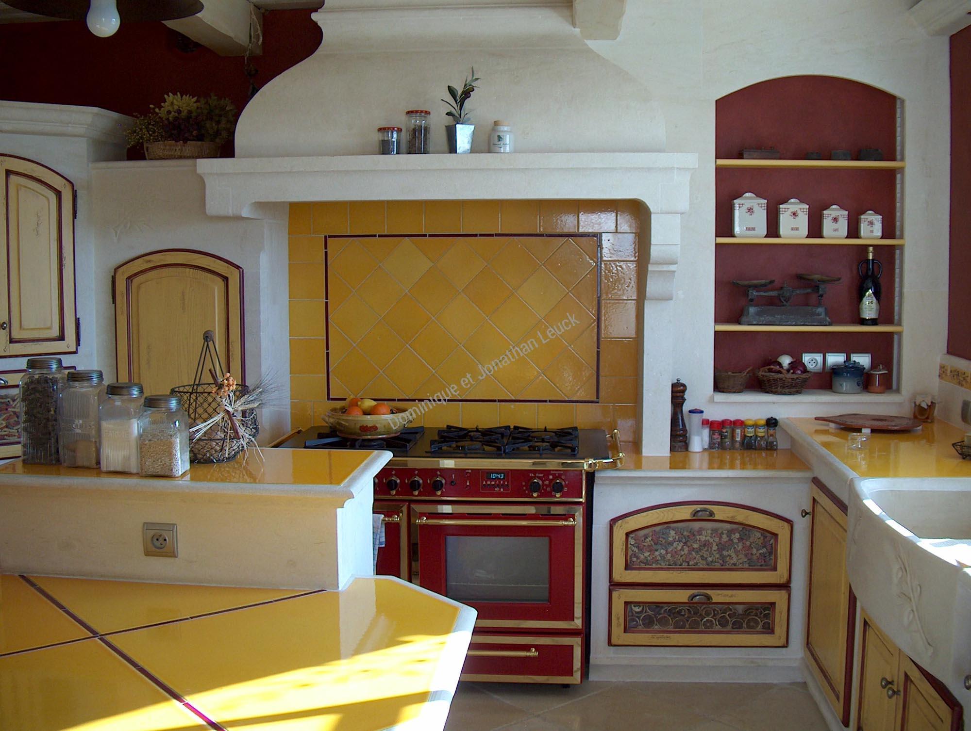 Cuisine en pierre blanche d'Estaillades