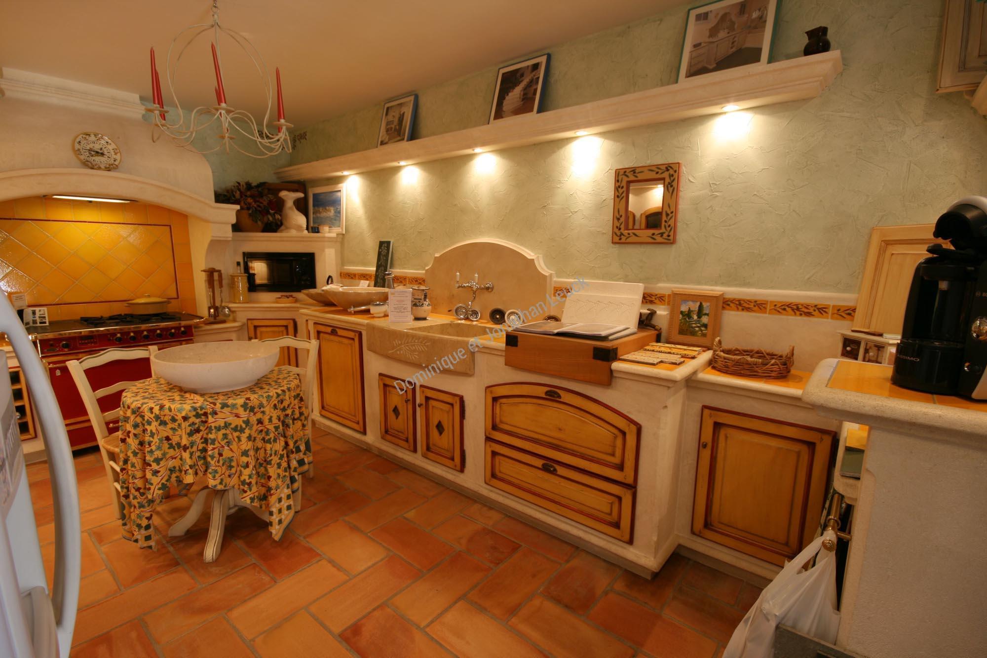 Cuisine en pierre blanche d'Estaillades