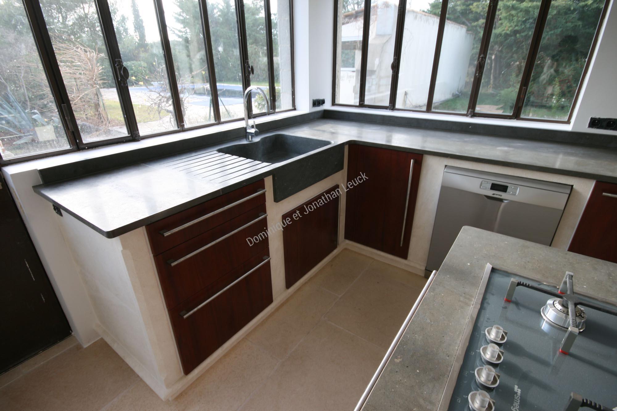 Cuisine en pierre blanche d'Estaillades