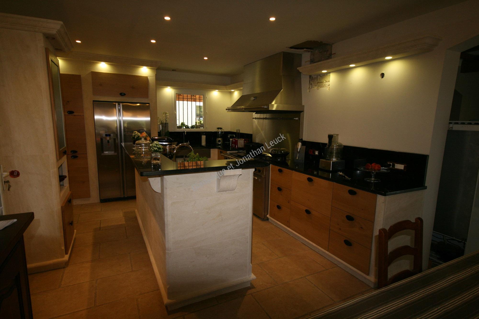 Cuisine en pierre blanche d'Estaillades