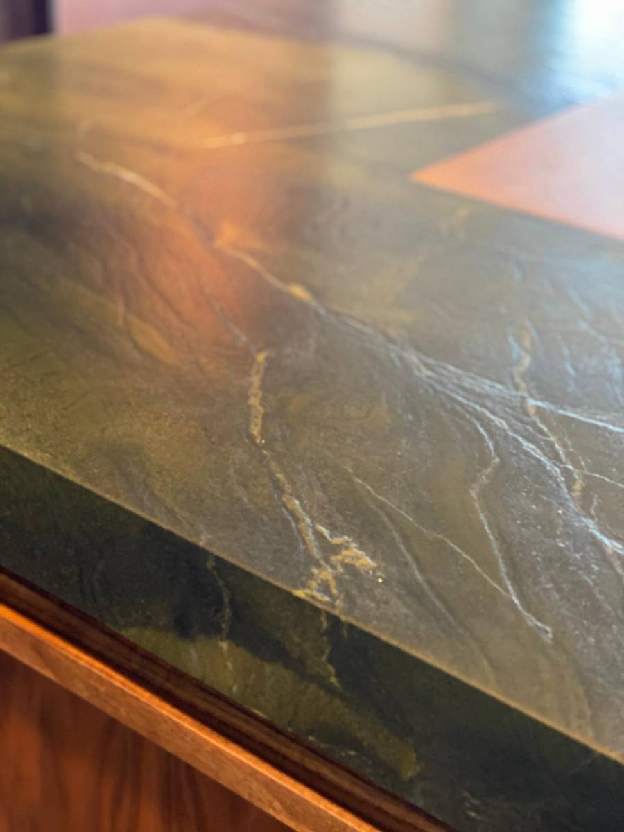 Plans de travail et îlot en Quartzite Avocatus à Saint Tropez 