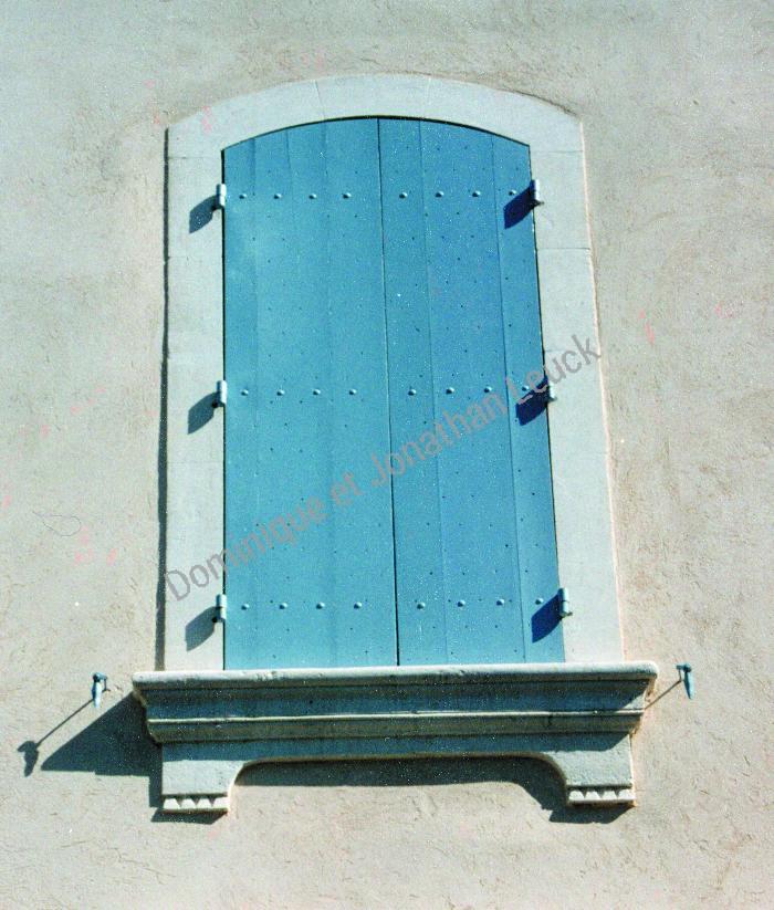 Encadrement massif en pierre d'Estaillades