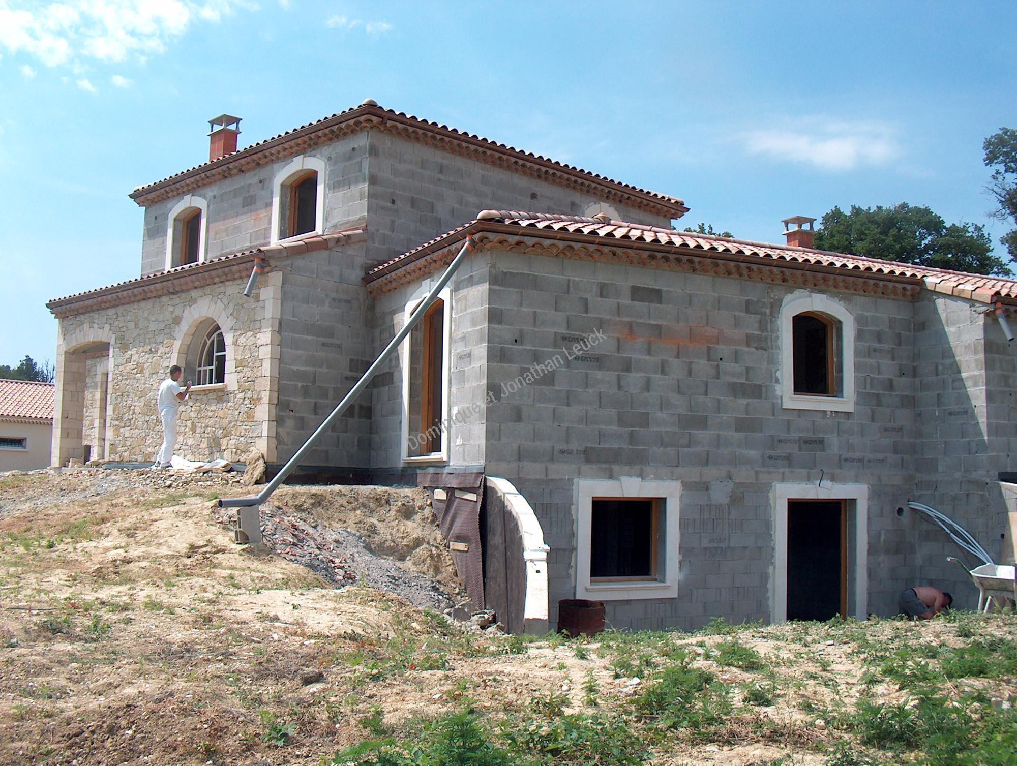 Encadrement massif en pierre d'Estaillades