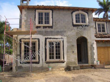 Encadrement massif en pierre de Tervoux