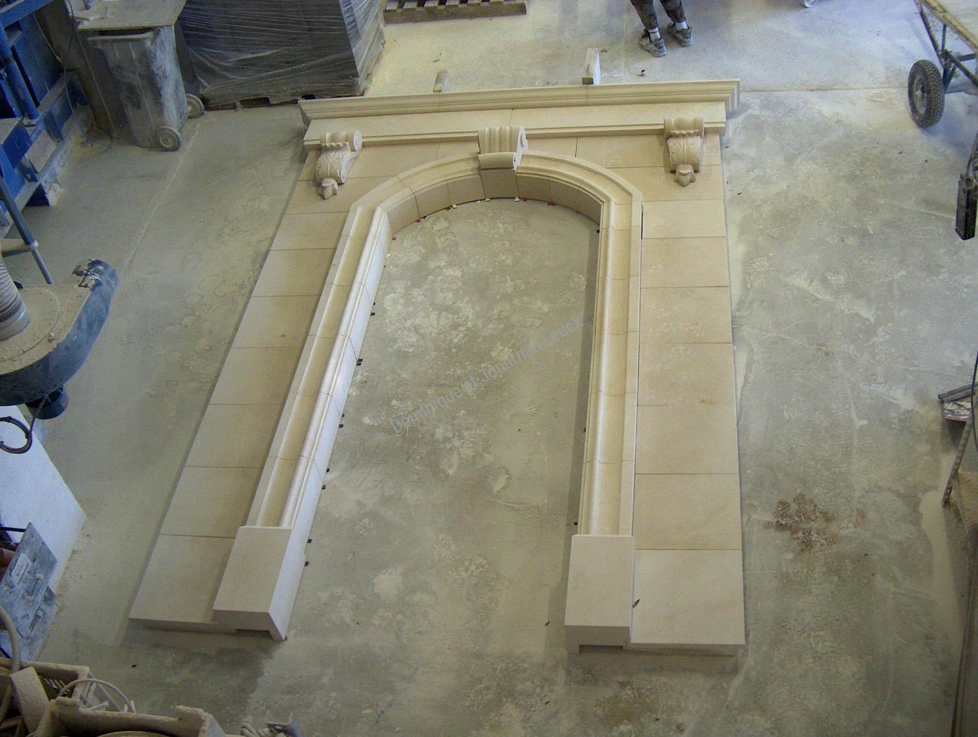 Encadrement massif en pierre de Tervoux