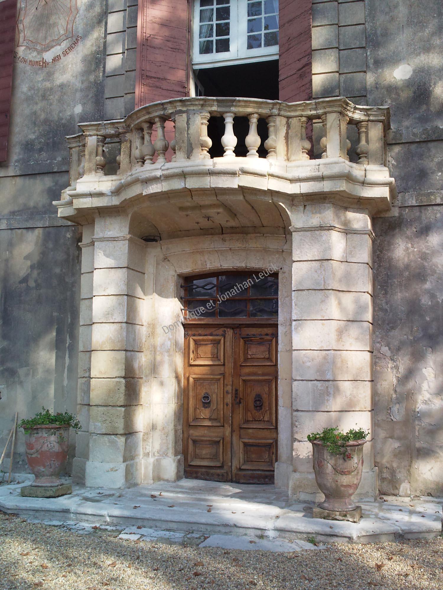 Encadrement massif en pierre d'Estaillades