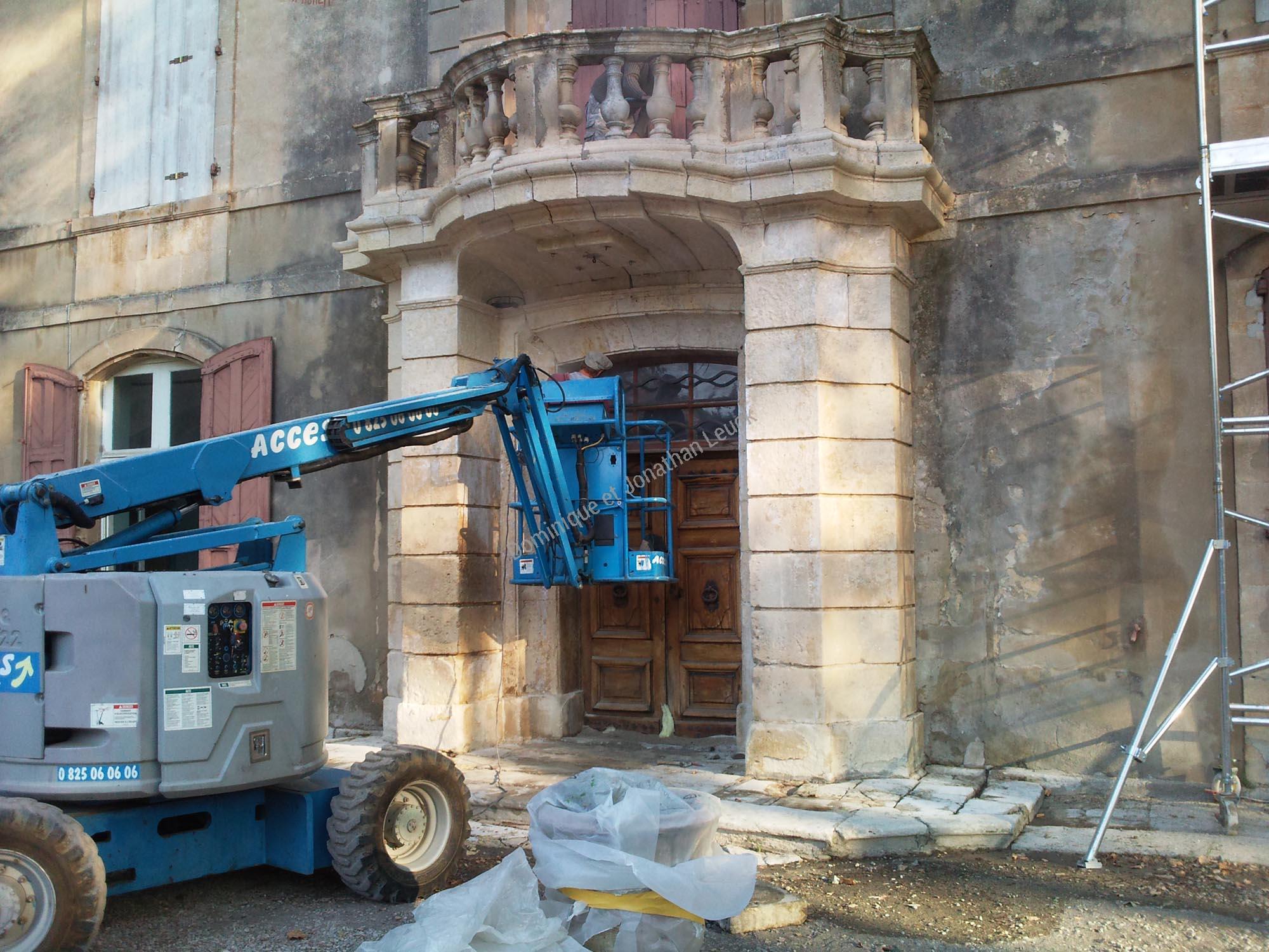 Encadrement massif en pierre d'Estaillades