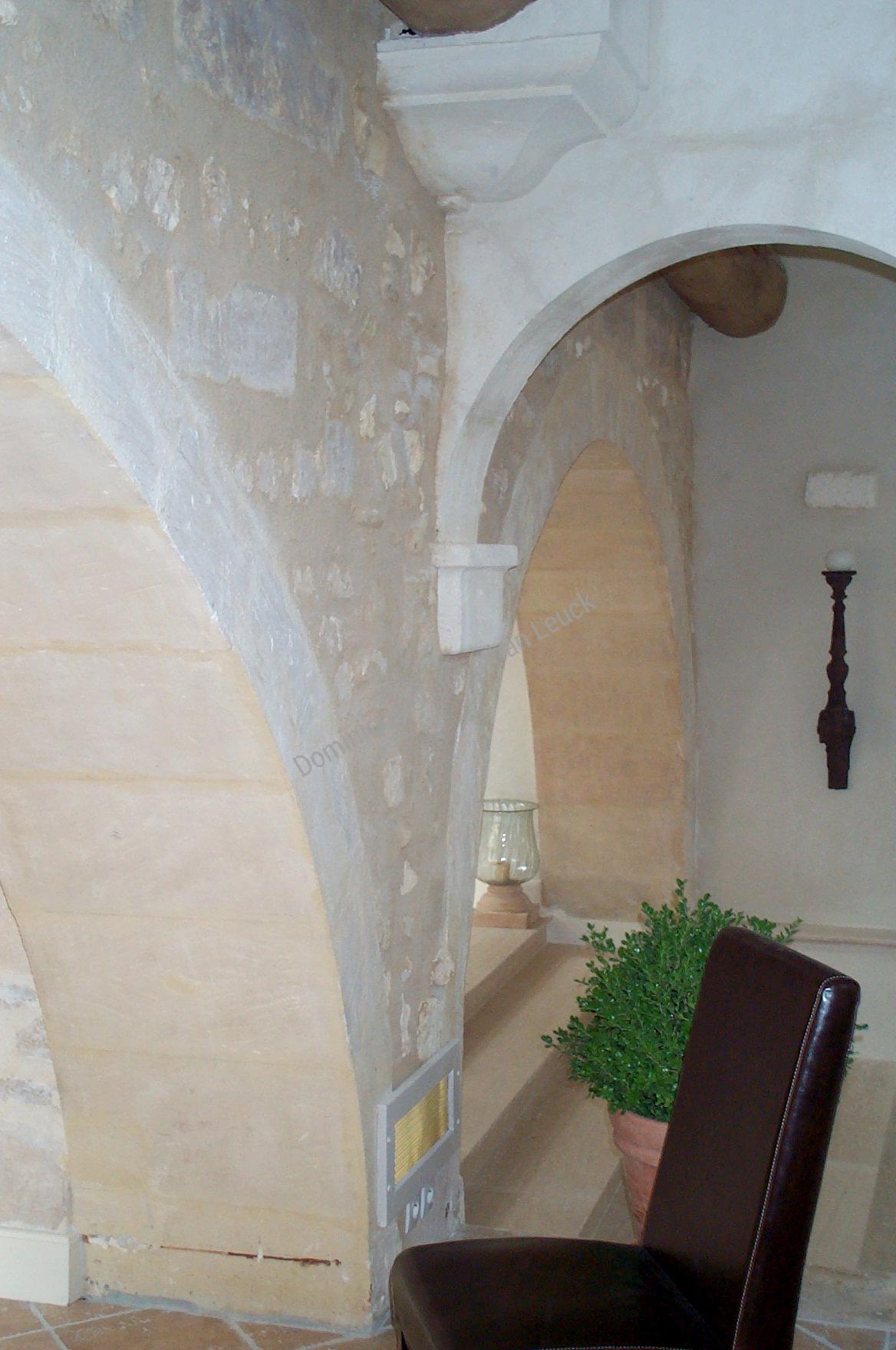 Encadrement en pierre de Fontvieille