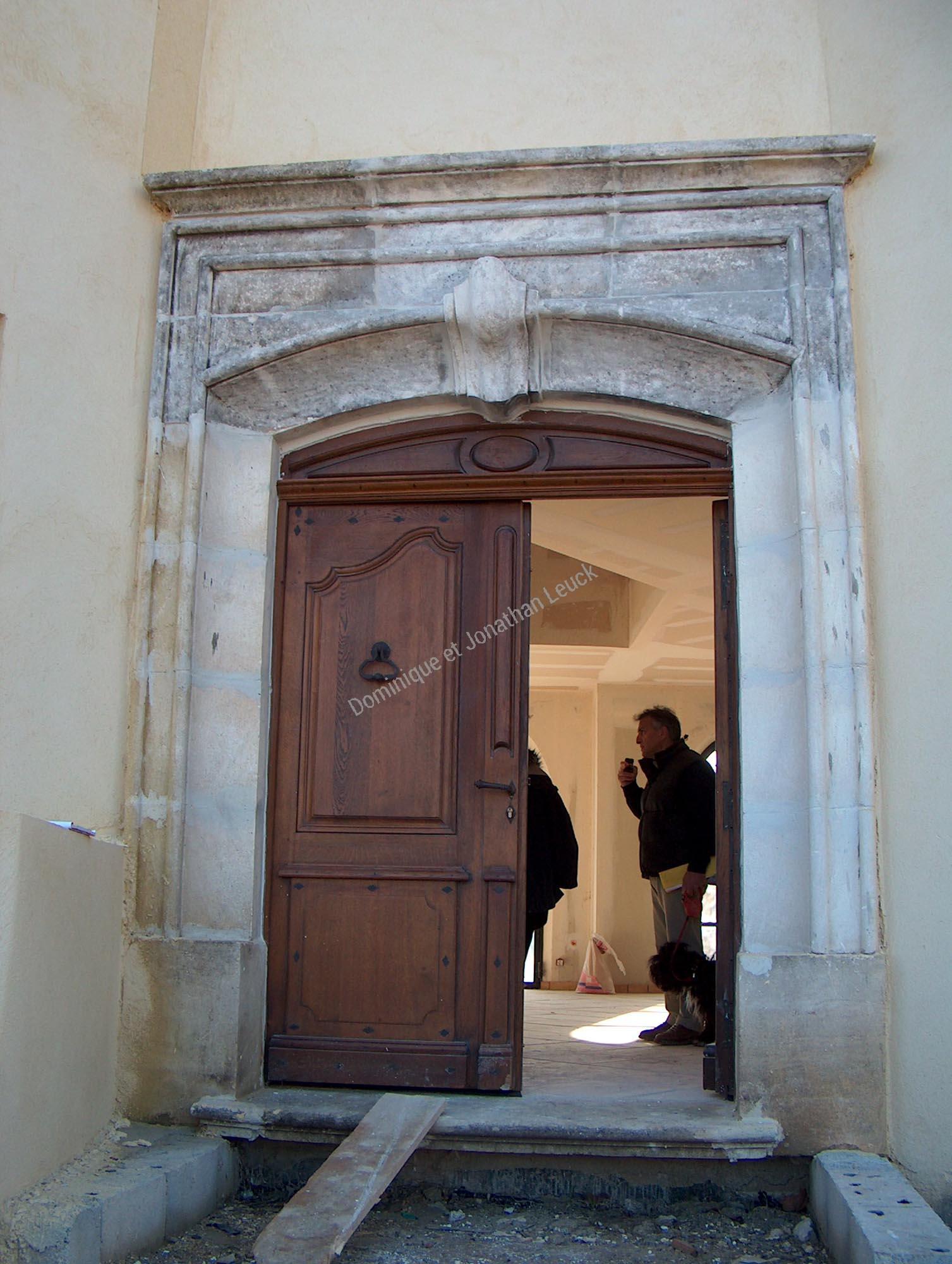 Encadrement massif en pierre d'Estaillades