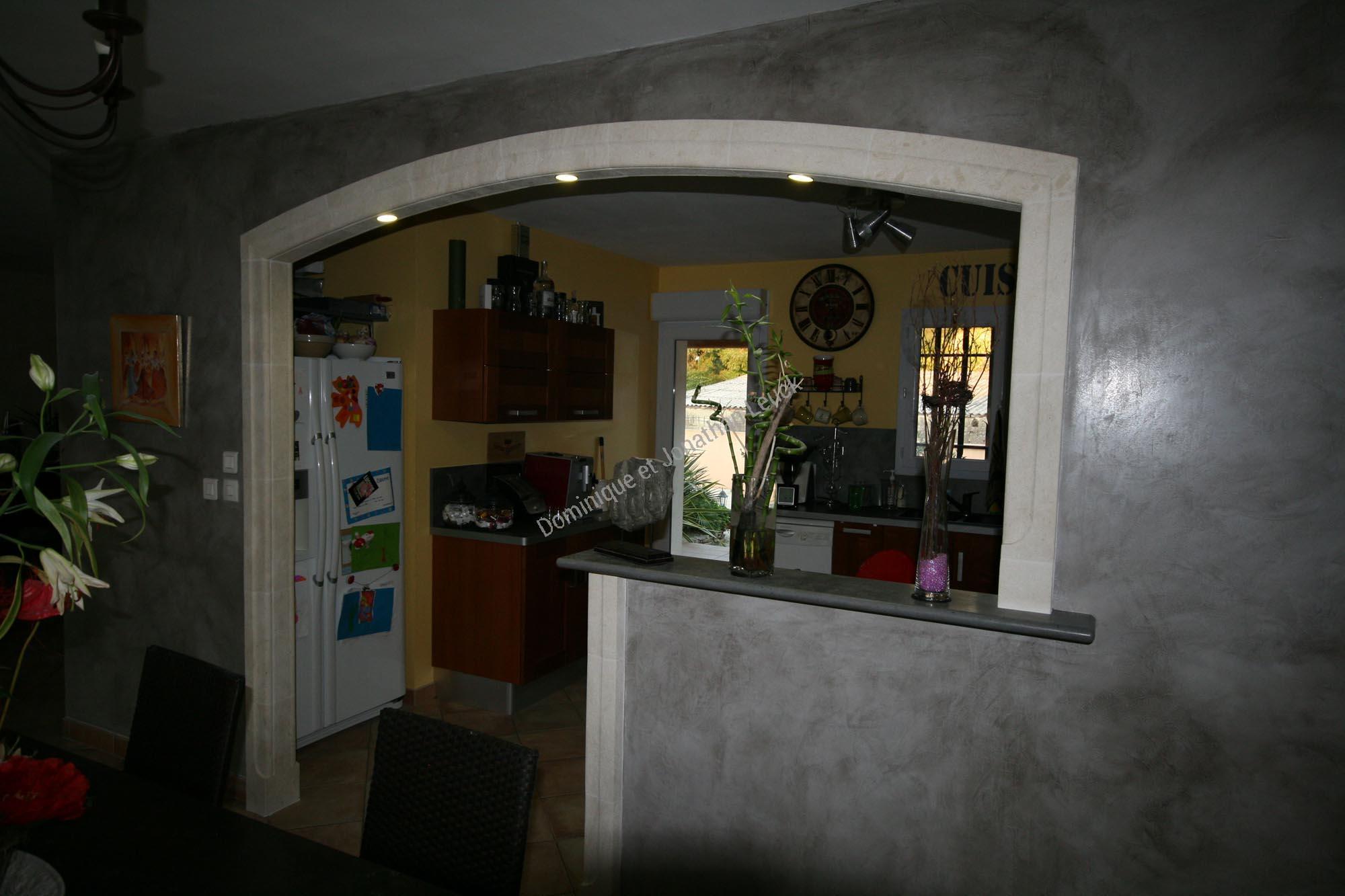 Encadrement massif en pierre d'Estaillades