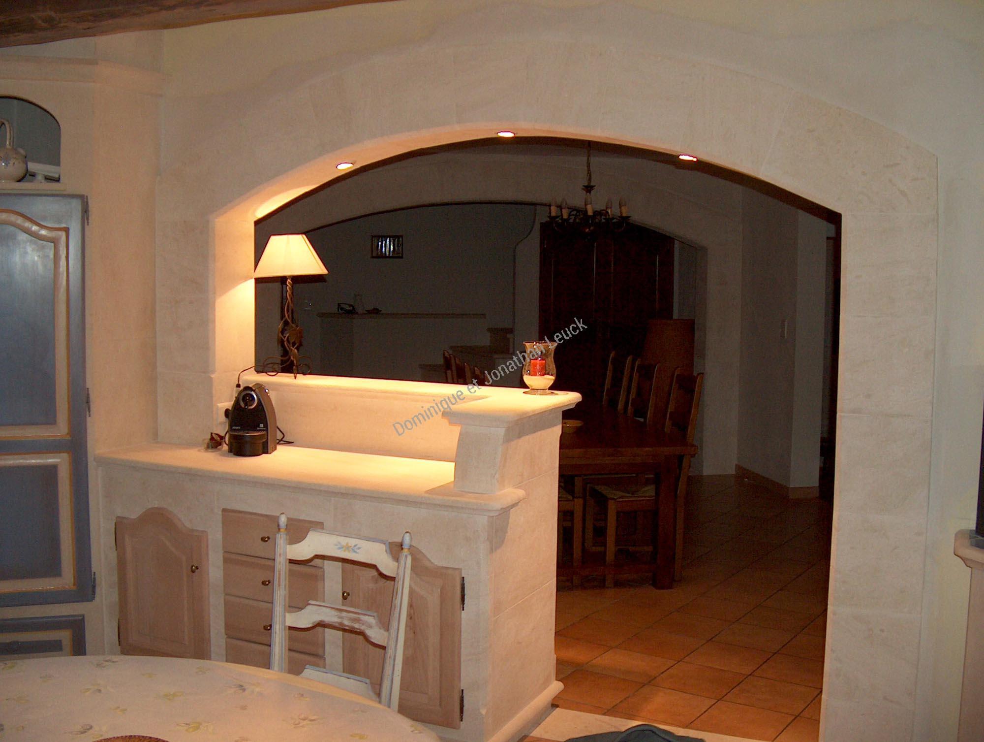 Encadrement massif en pierre d'Estaillades