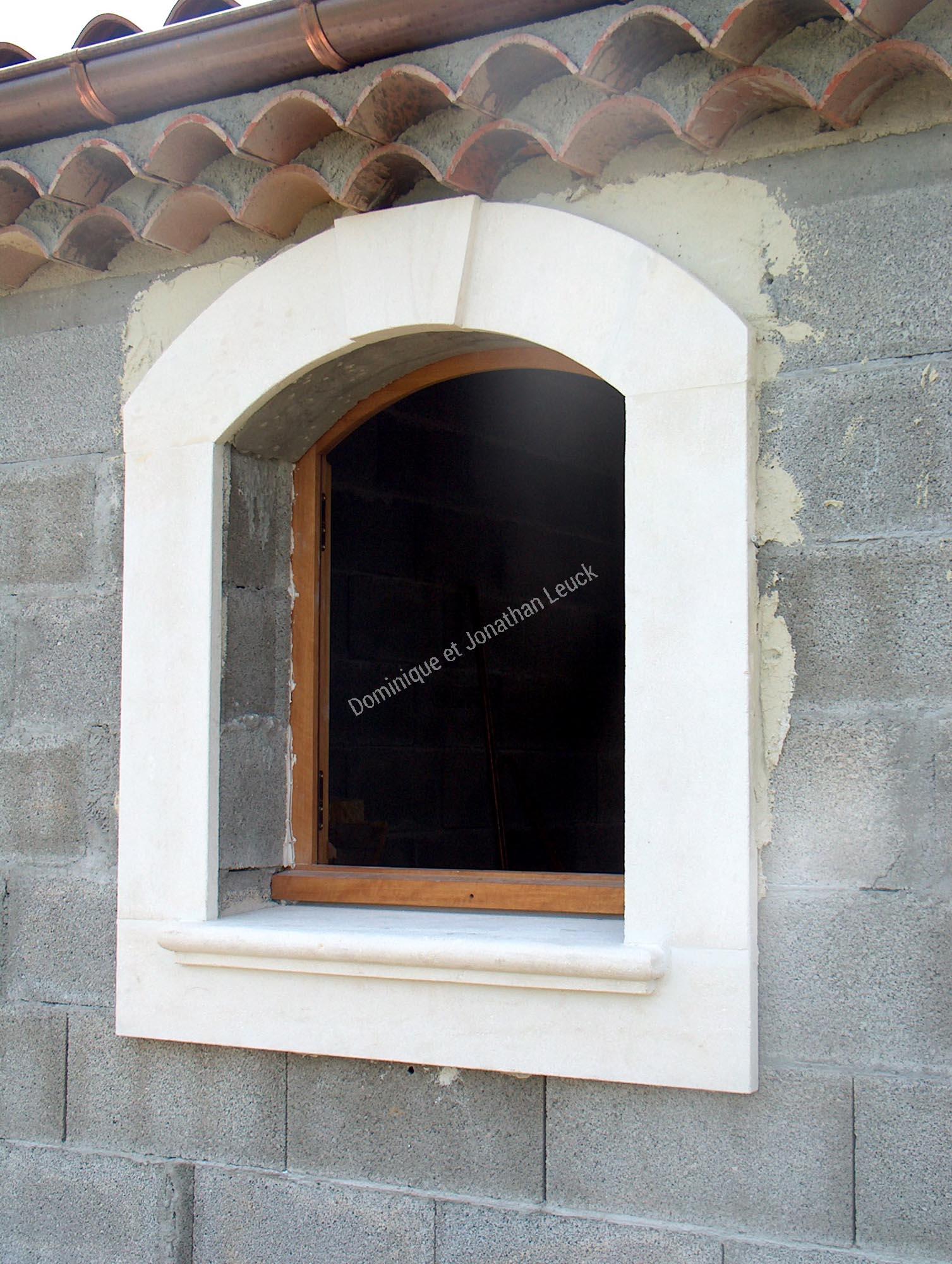 Encadrement massif en pierre d'Estaillades