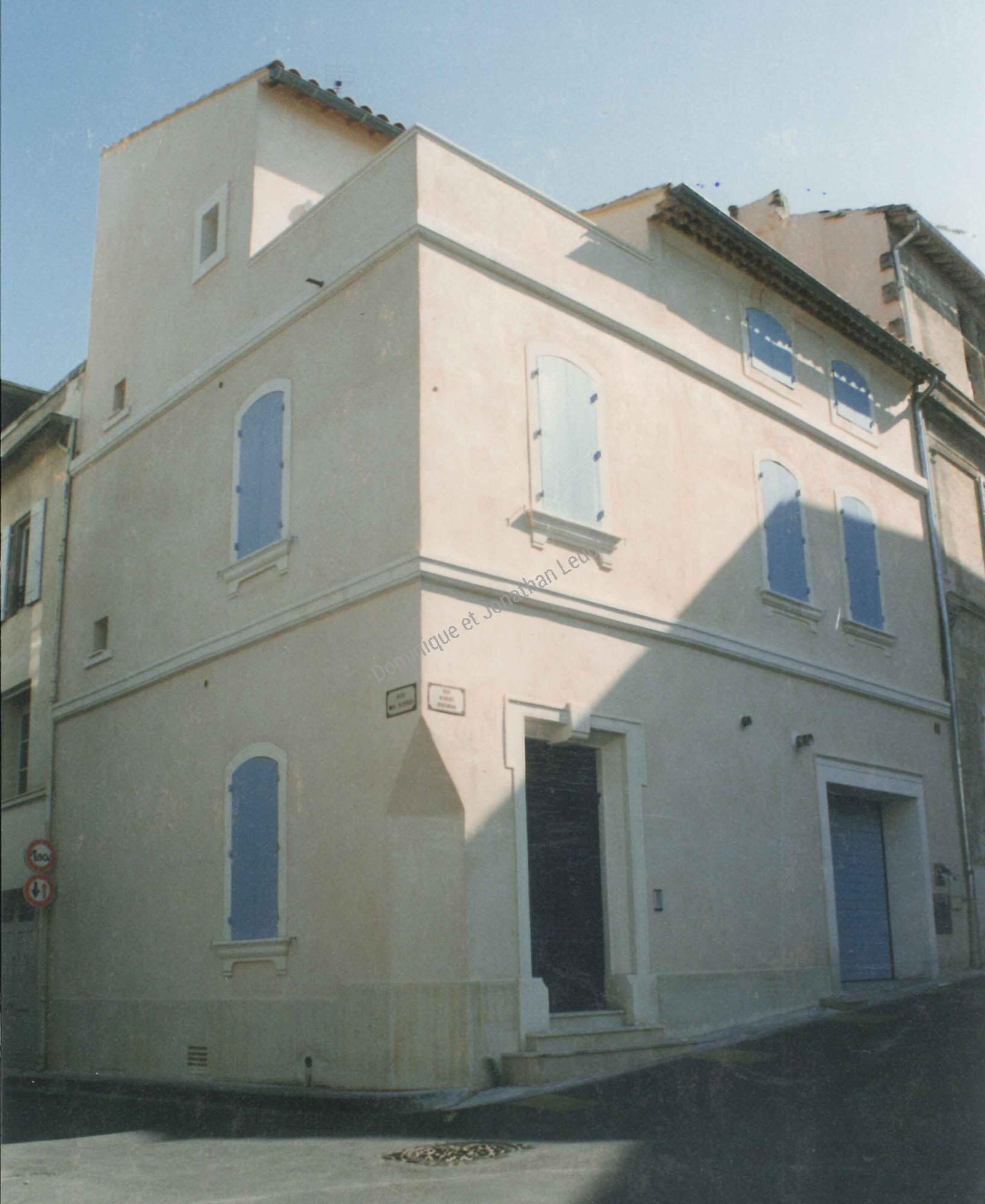 Encadrement massif en pierre d'Estaillades