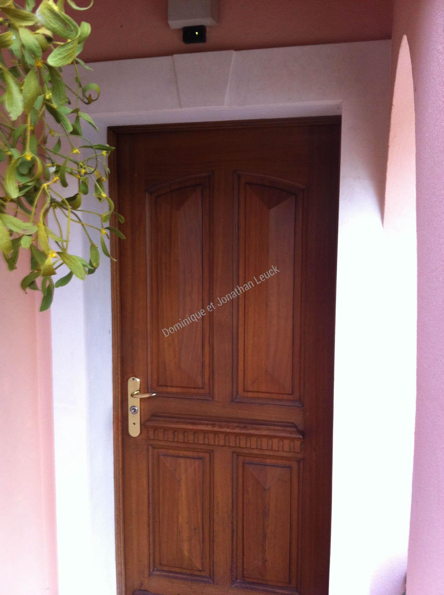 Encadrement massif en pierre d'Estaillades