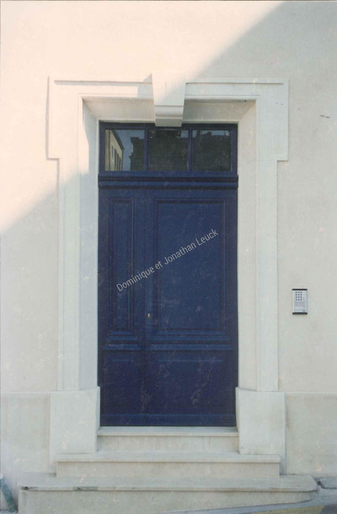 Encadrement massif en pierre d'Estaillades