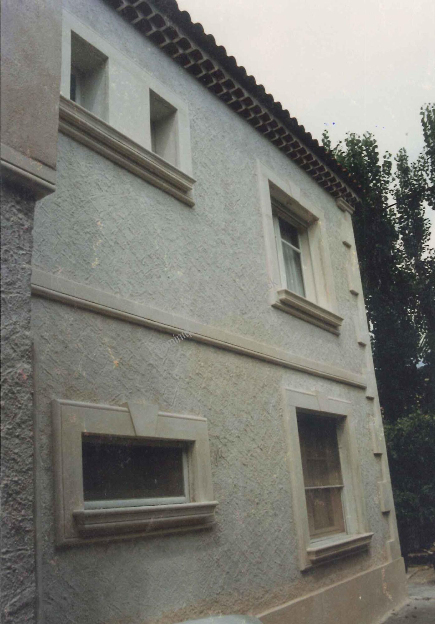 Encadrement massif en pierre d'Estaillades