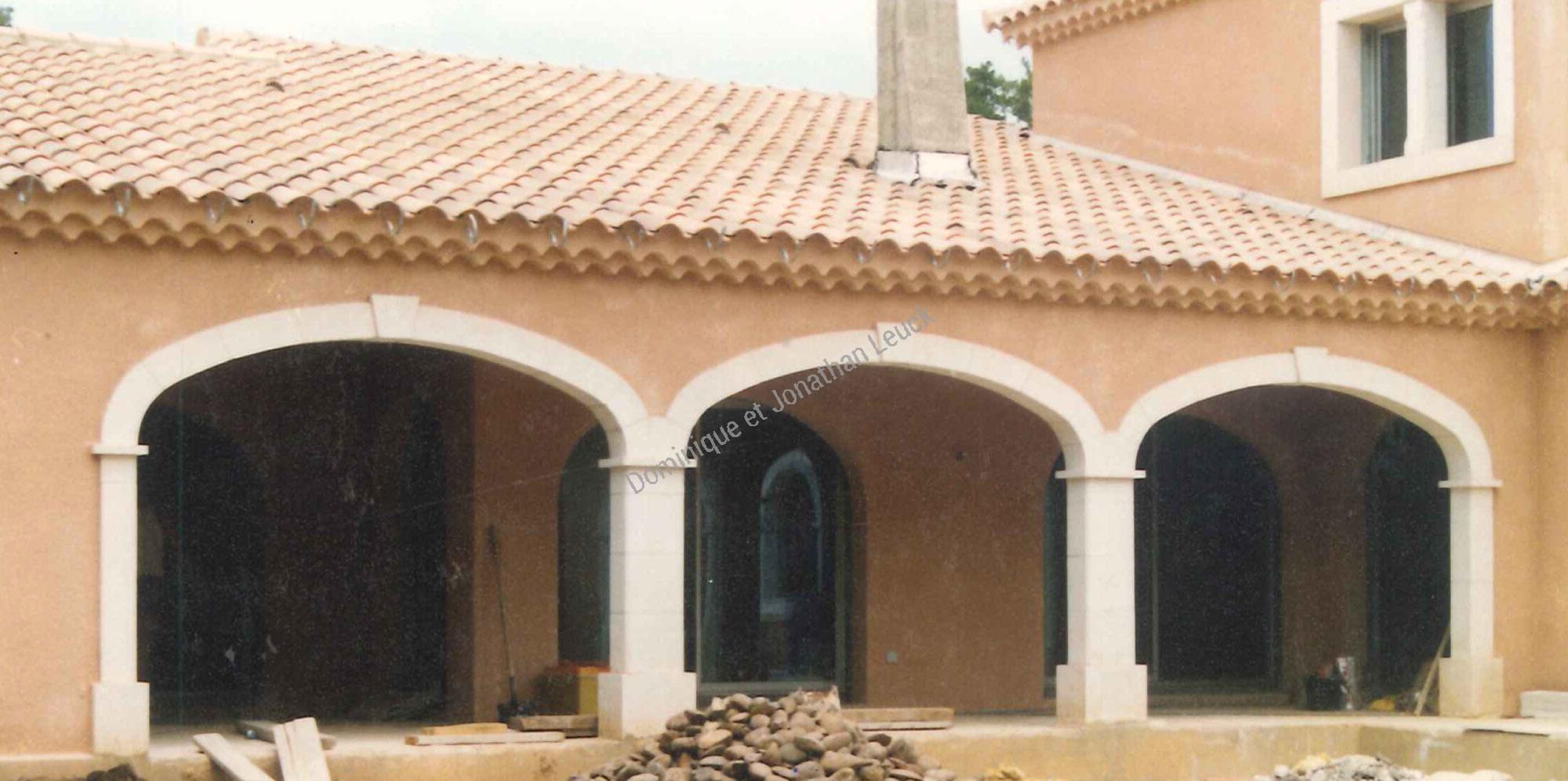 Encadrement massif en pierre d'Estaillades