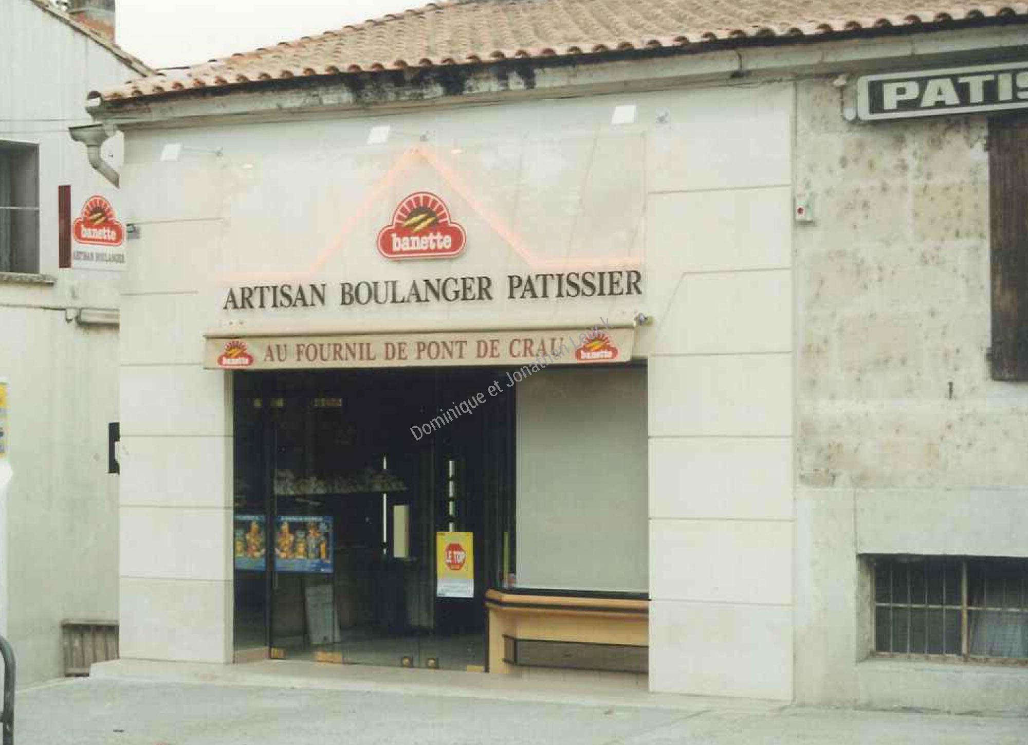 Encadrement massif en pierre d'Estaillades