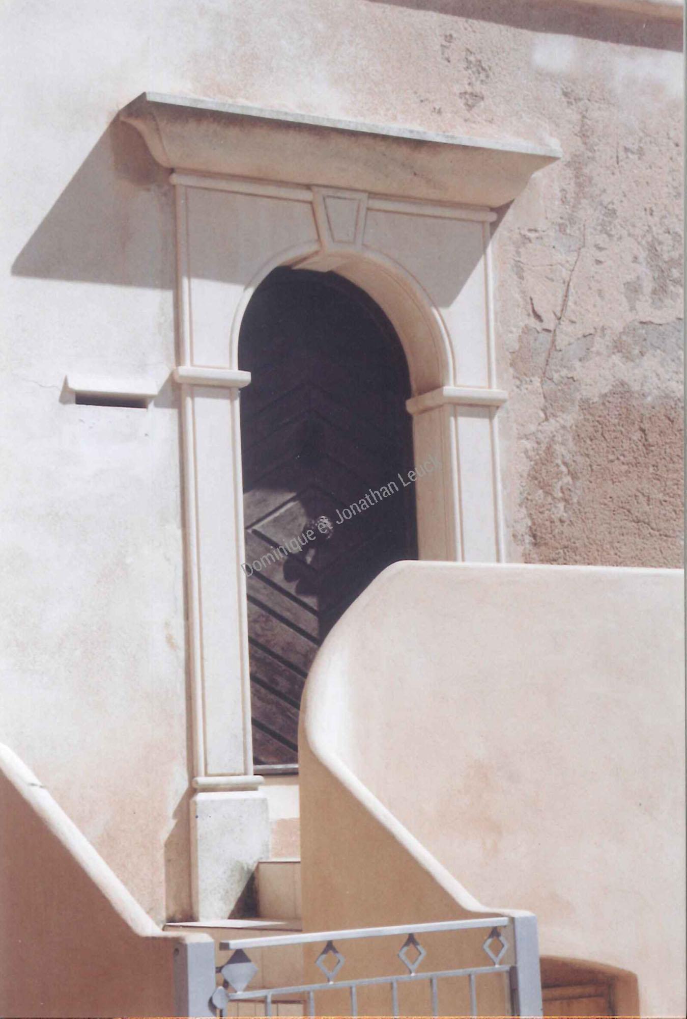 Encadrement massif en pierre d'Estaillades